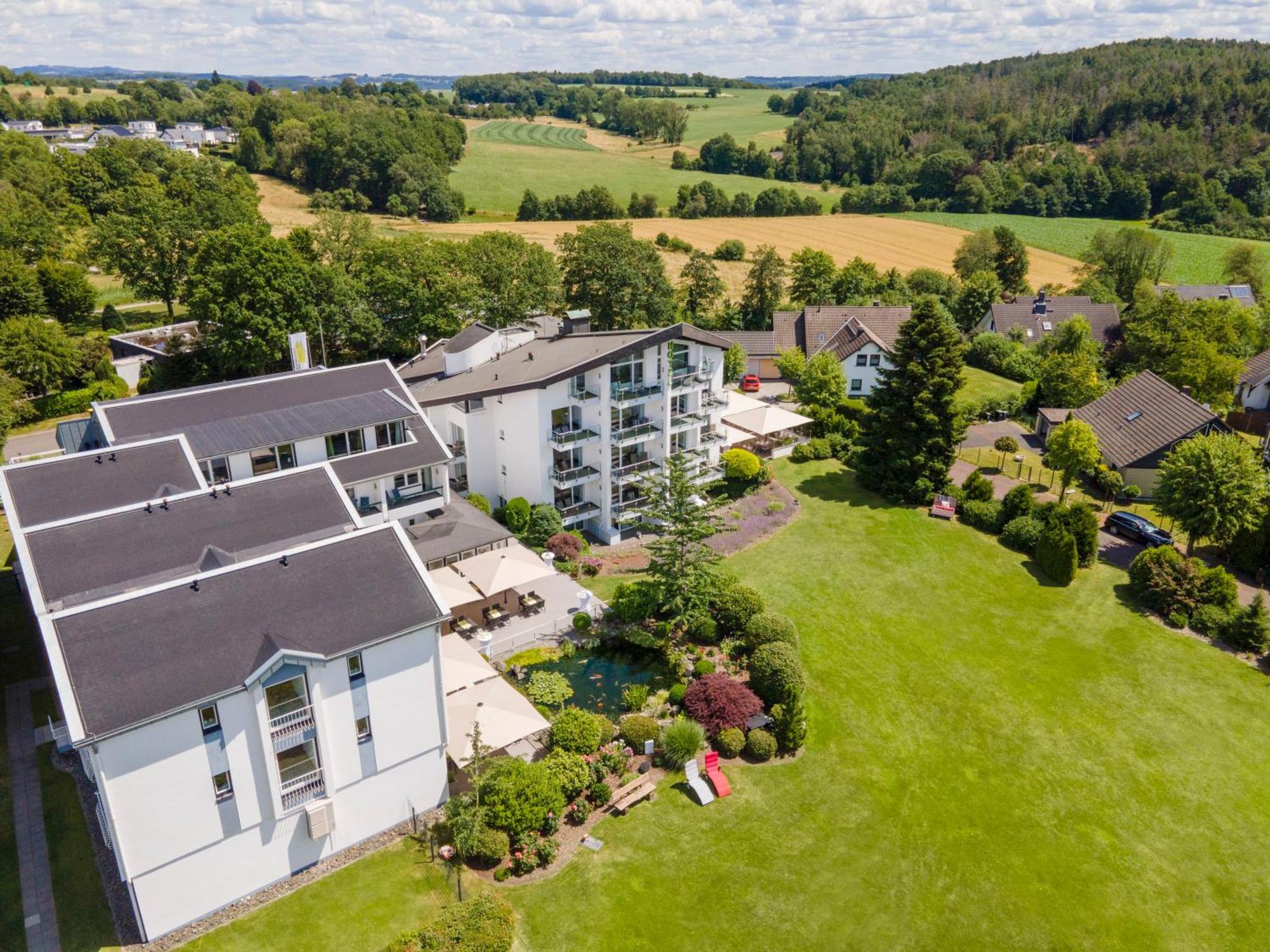 Hotel Derichsweiler Hof Nuembrecht Exterior foto